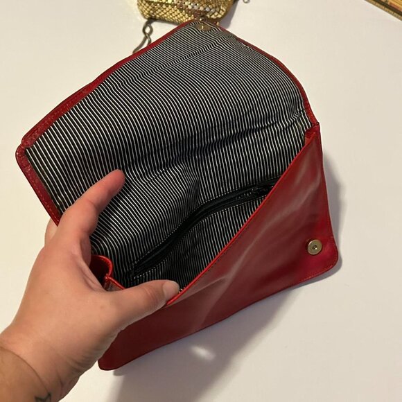 Red leather clutch bag with zip closure - Picture 4 of 8